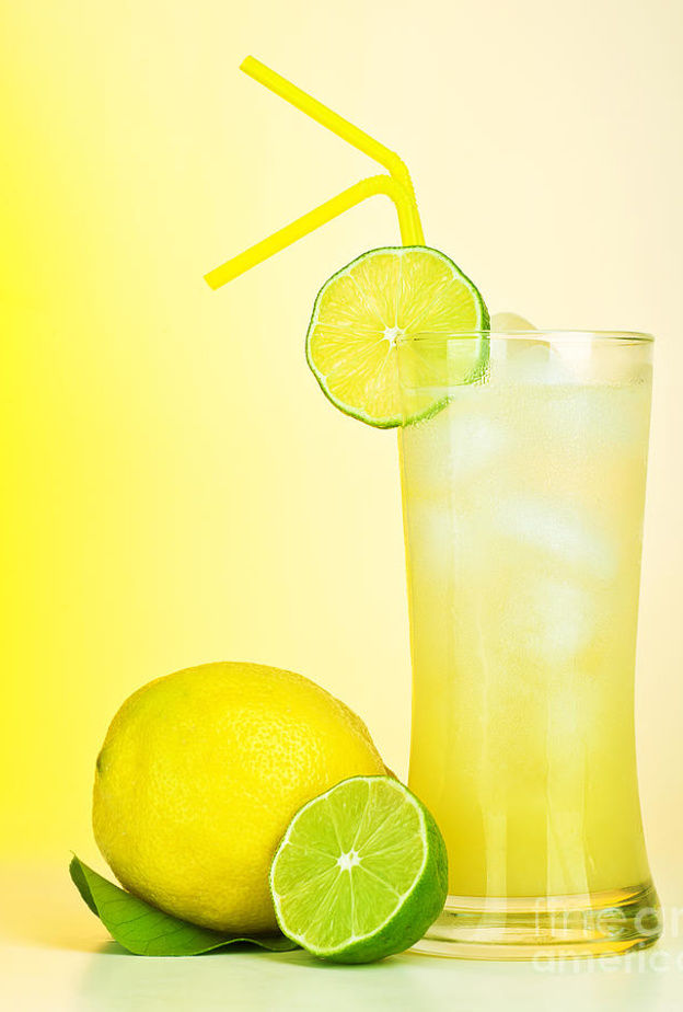 شرب كوب عصير حامض يوميا يساهم في خسارة الوزن و حرق الدهون