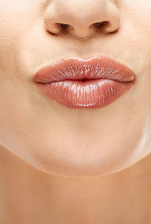 بالفيديو والصور: هكذا تكبّرين شفاهك بدون عمليات تجميل!