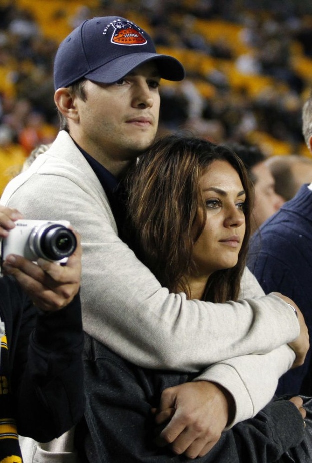 أشتون كوتشر وميلا كونيس