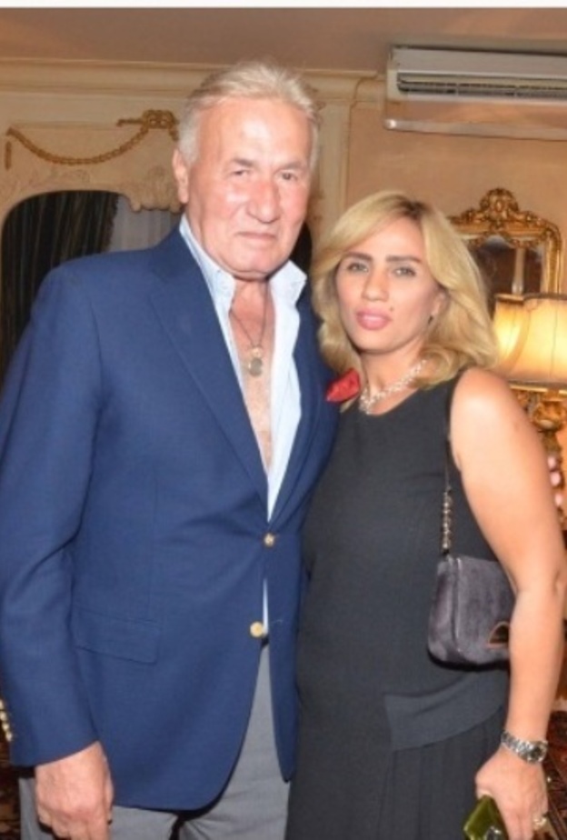 عزت ابو عوف مع زوجته اميرة السعيد