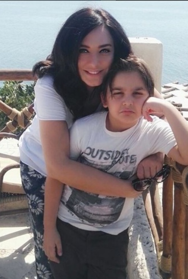 سلاف فواخرجي مع ابنها علي