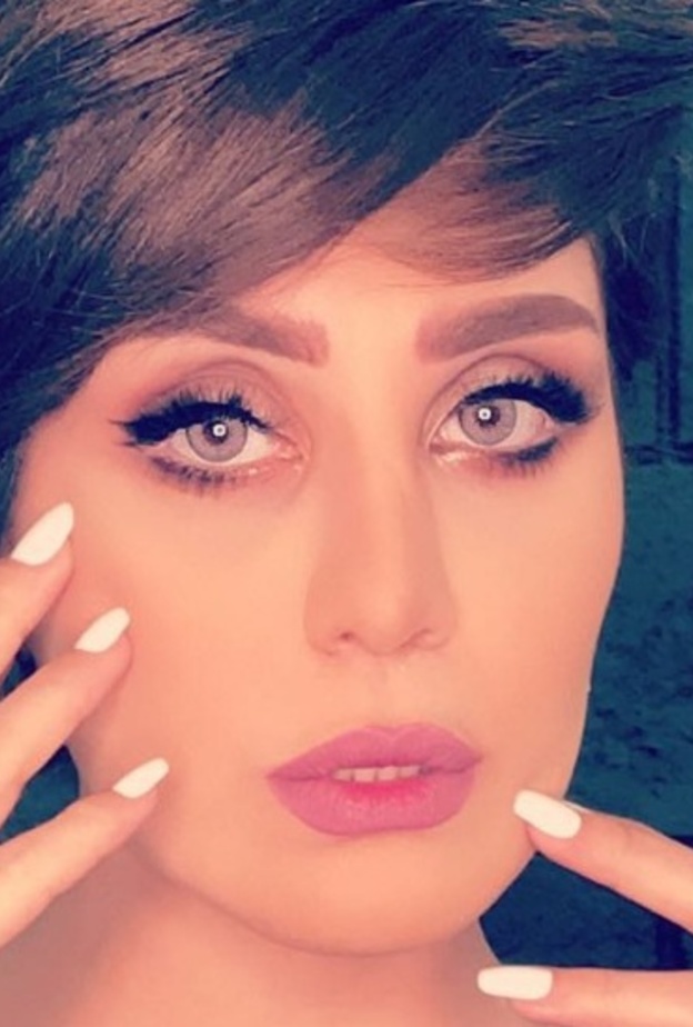 الفنانة شوق وتشوق انفها