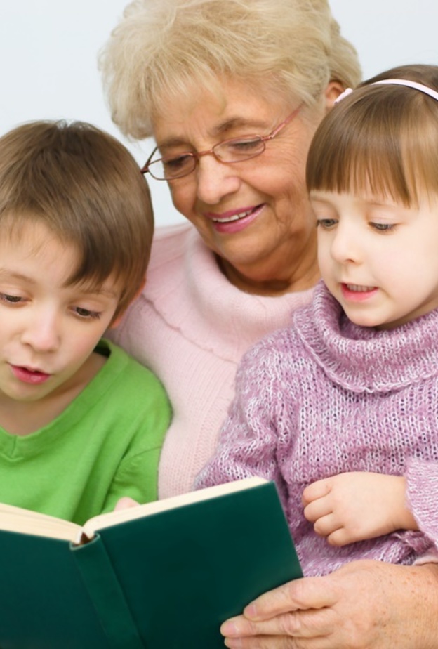 عناية الجدات بالحافاد الصغار يمكن ان تحمي من الزهايمر و الخرف