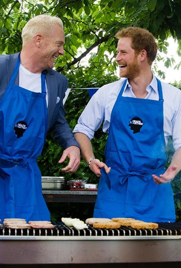 الامير هاري نادم على صمته بعد وفاة والدته