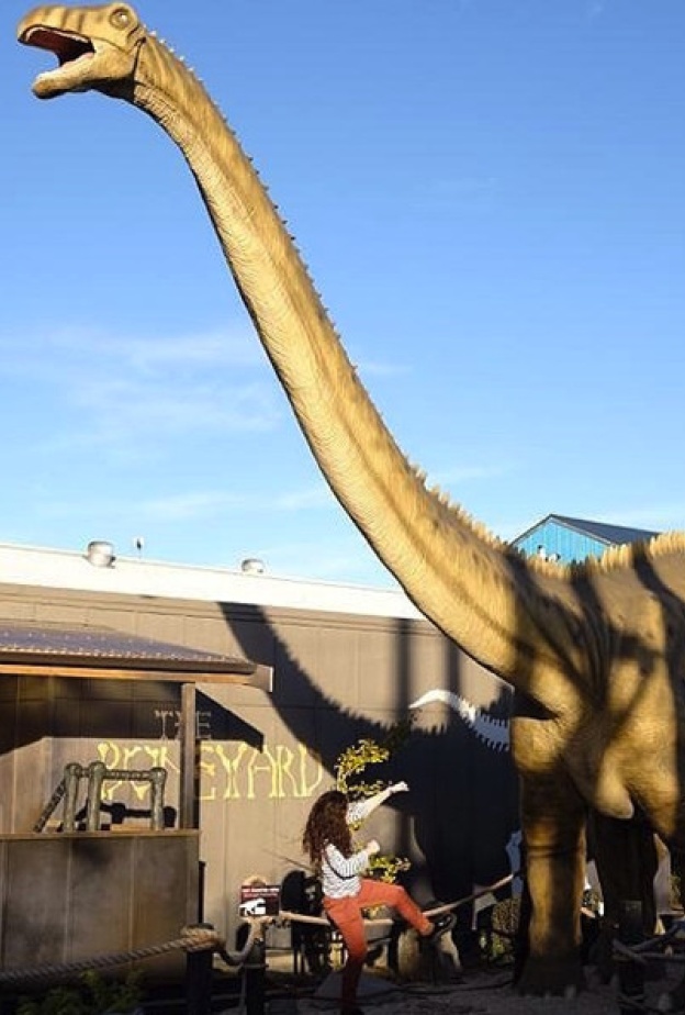 Lorde تحارب الديناصور على الانستغرام