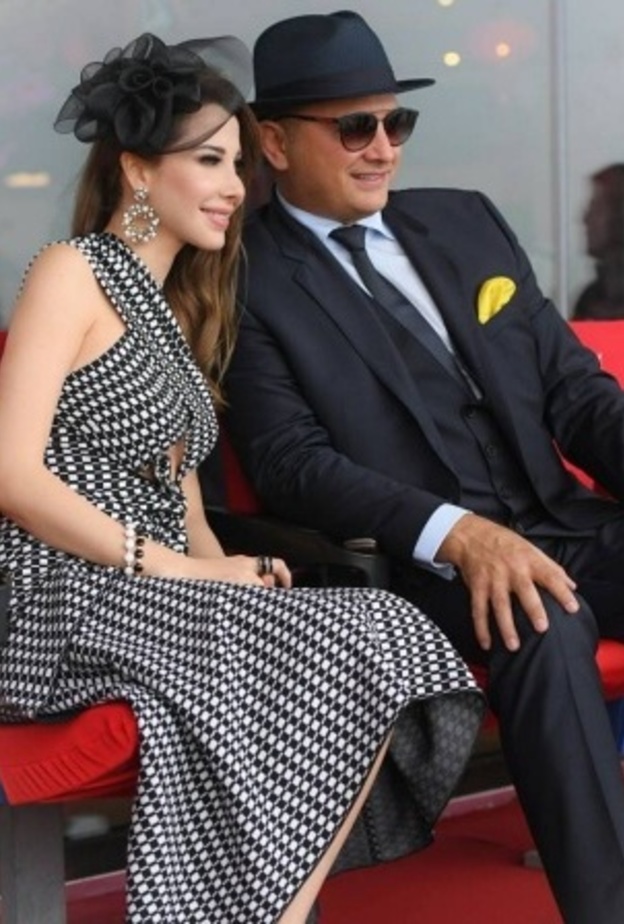 نانسي عجرم مع زوجها في سباق كأس دبي 2017