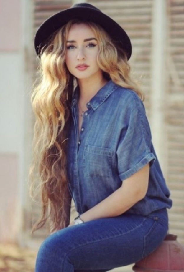 هنا الزاهد بالجينز