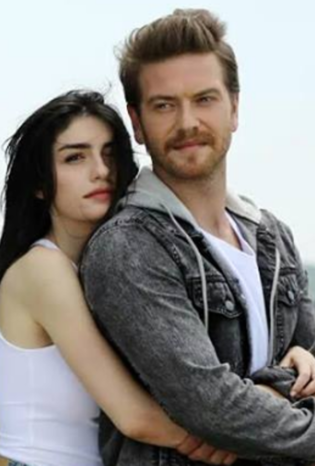 مشهد من مسلسل المجتمع الراقي