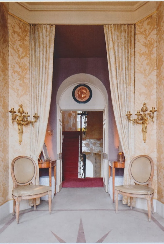 دار كريستيز تعرض أفخم المقتنيات الفنية للمصمم Michael Inchbald للبيع