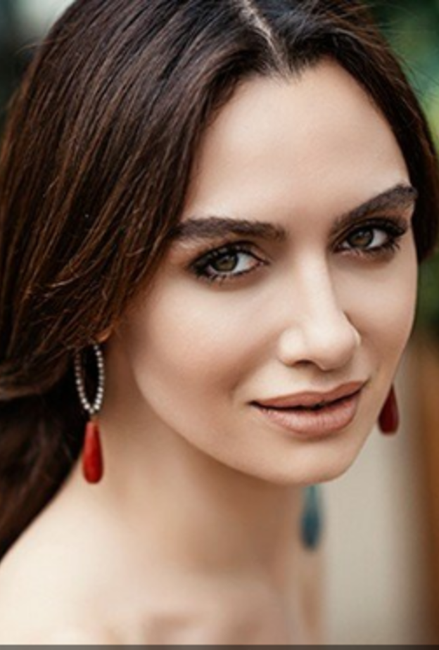 بيرجا أكلاي بطلة مسلسل الأغا الصغير