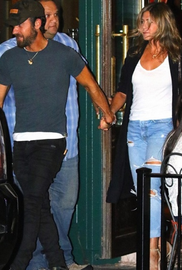 جينيفر أننيستون وجاستن ثيروكس