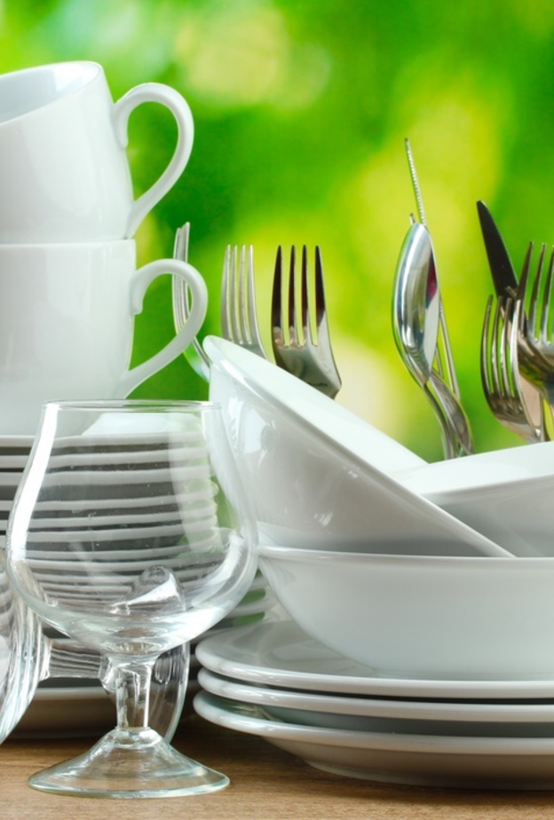 نظفي الصحون قبل الاجازة للمحافظة على مطبخك نظيفا و خاليا من الروائح