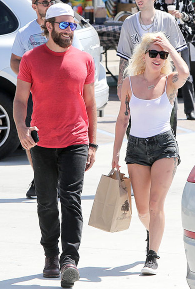 ليدي جاجا وبرادلي كوبر