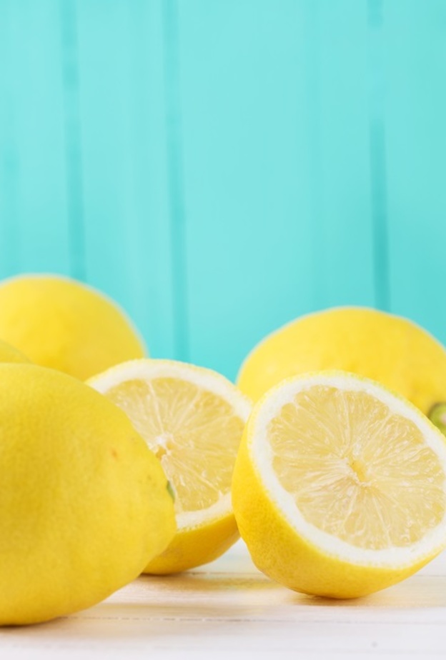 فوائد الليمون للمعدة واضراره