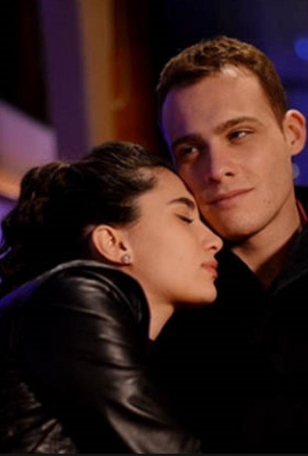 مشهد من مسلسل عندما تنتظر الشمس