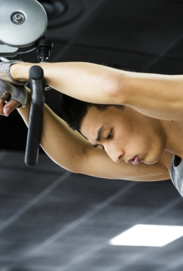 الاستلقاء خلال فترات الراحة أثناء التدريب يحسن من أدائك الرياضي