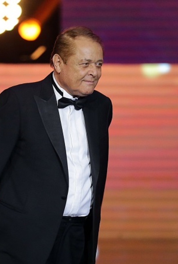 محمود عبدالعزيز