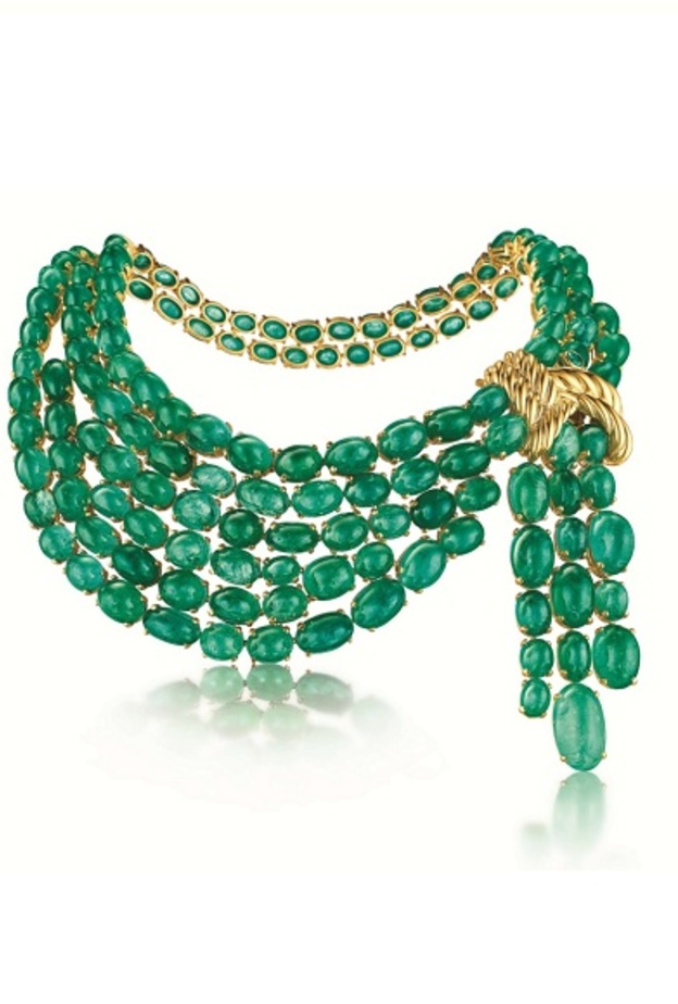 عقد زمرد رائع بتصميم فريد من وحي الوشاح من فيردورا Verdura 