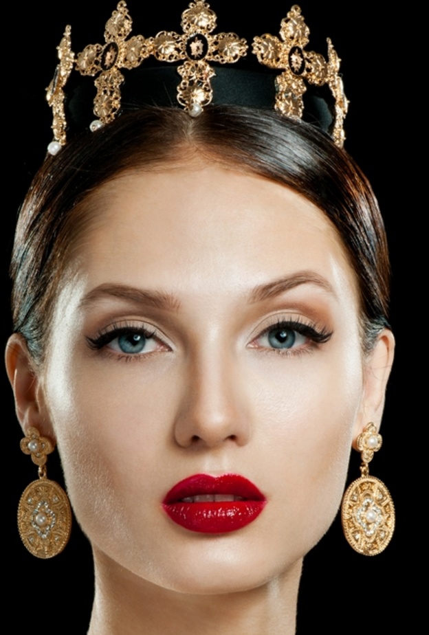 مكياج ناعم كالملكات يوم الزفاف