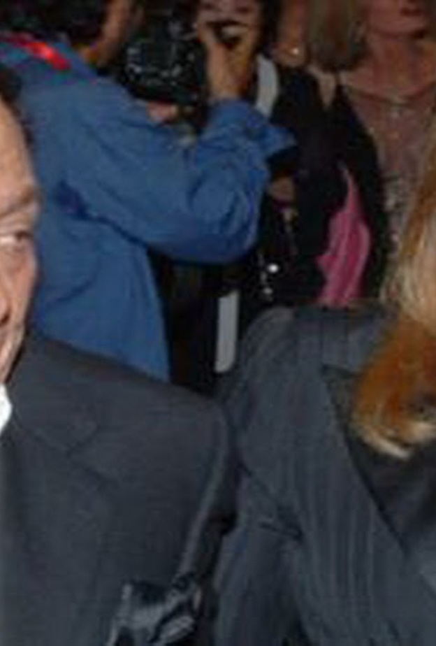 لماذا طلبت زوجة الزعيم منه الا يقدم افلام عن الارهاب؟