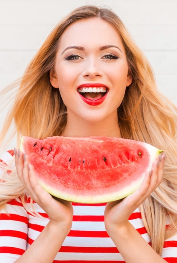 ينصح الخبراء بتناول البطيخ خلال رمضان لاحتوائه على الماء