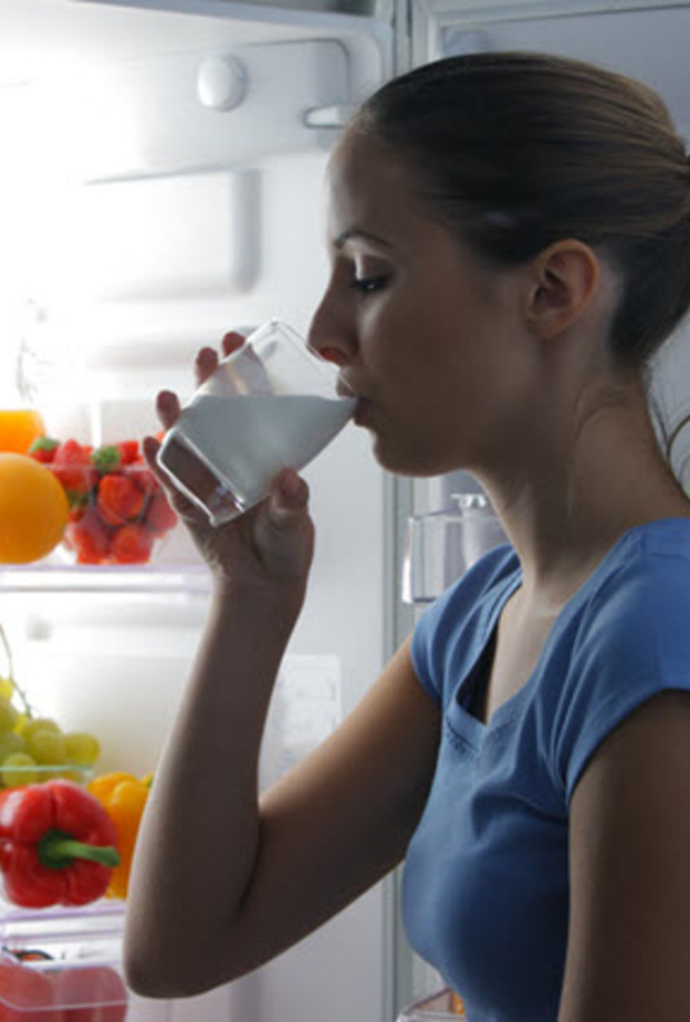 فائدة شرب الحليب قبل النوم