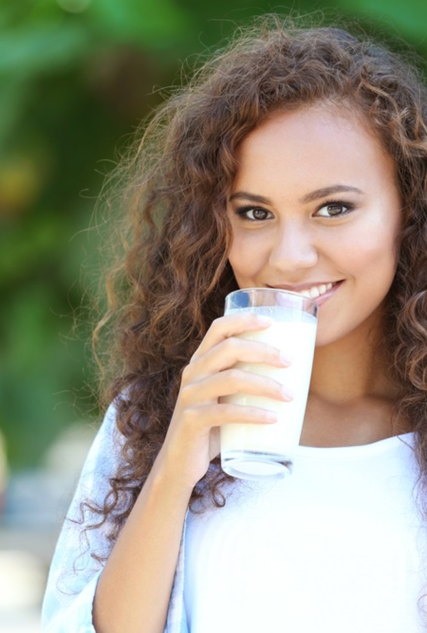 فوائد شرب الحليب في الفطور والسحور على الصحة في رمضان