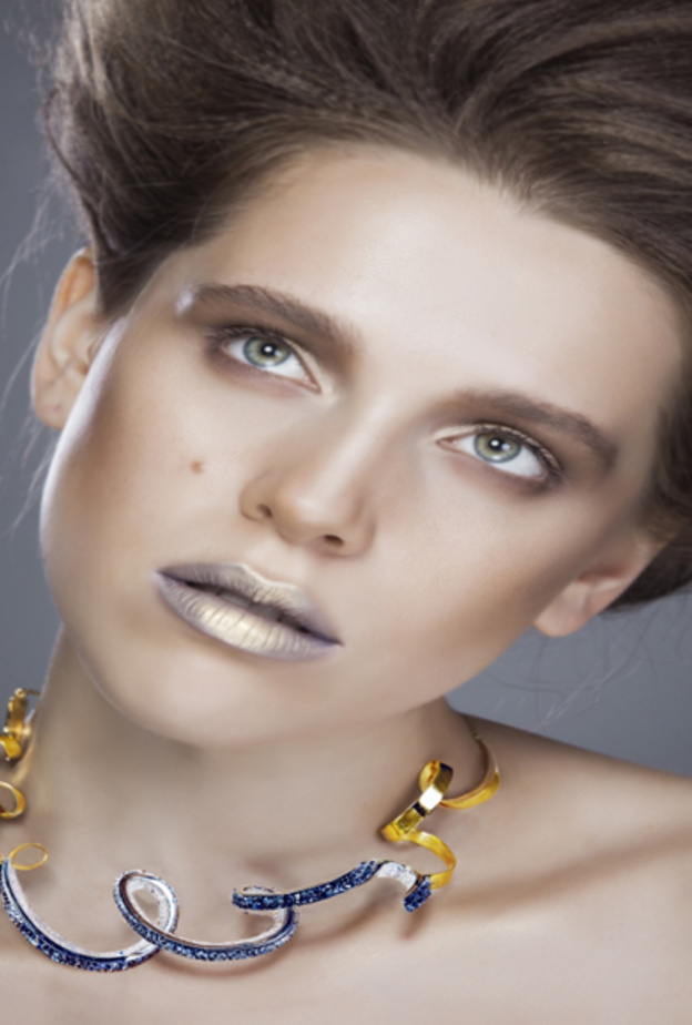 مجوهرات مصنوعة من الذهب الخالص والفضة الاسترلينية