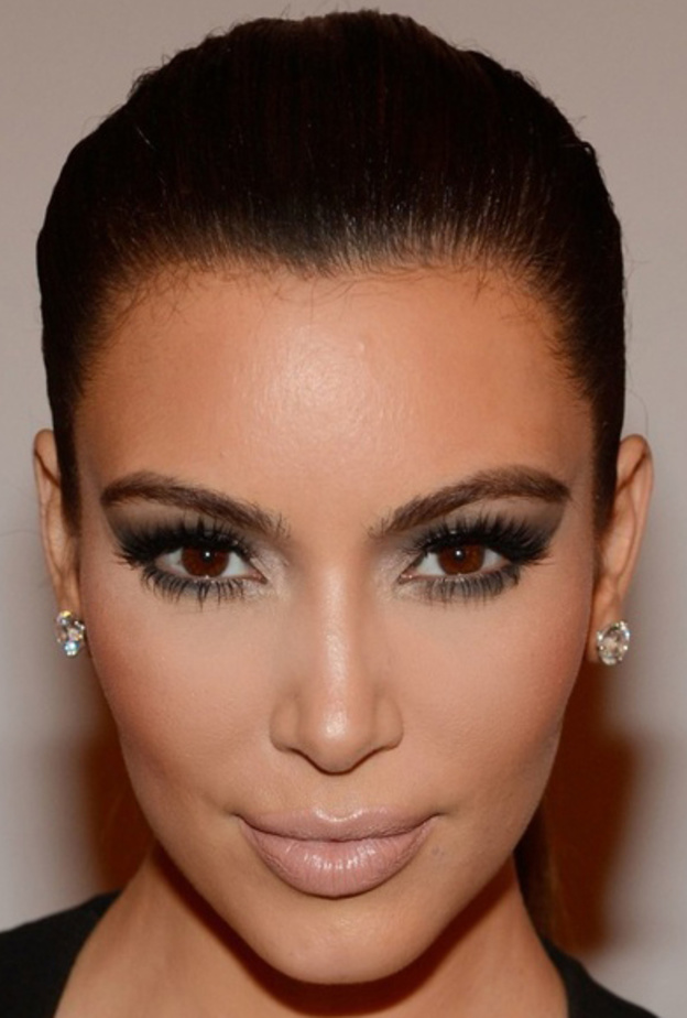 كيم كردشيان Kim Kardashian تختار مكياج عيون راقي