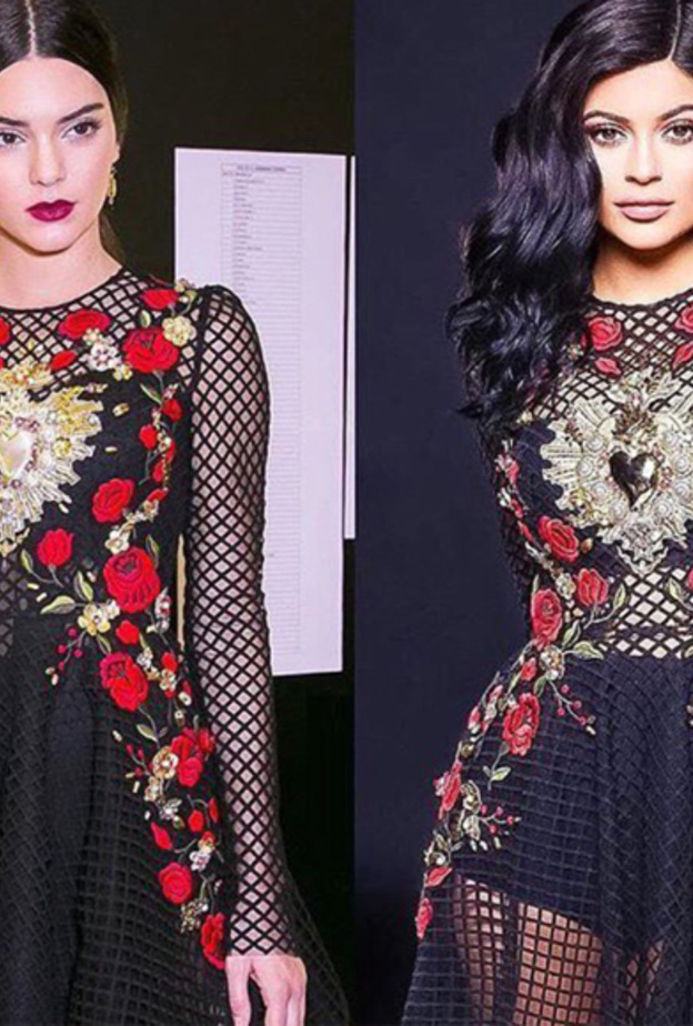 كيندال جينر kendall Jenner وكايلي جينر Kylie Jenner مشعان بنقشات الورود