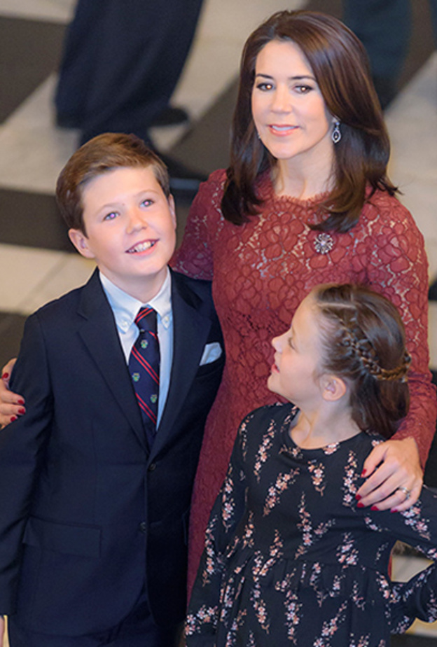 الأميرة ماري بصحبة أطفالها