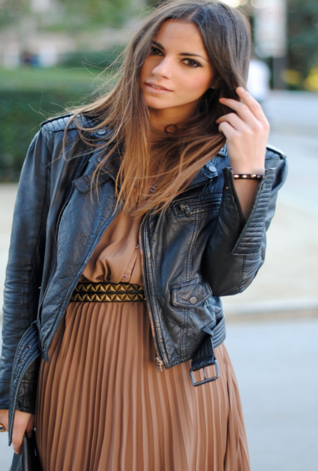 اختاري الجاكيت الجلدي لاطلالة تجمع بين العصرية والأنوثة