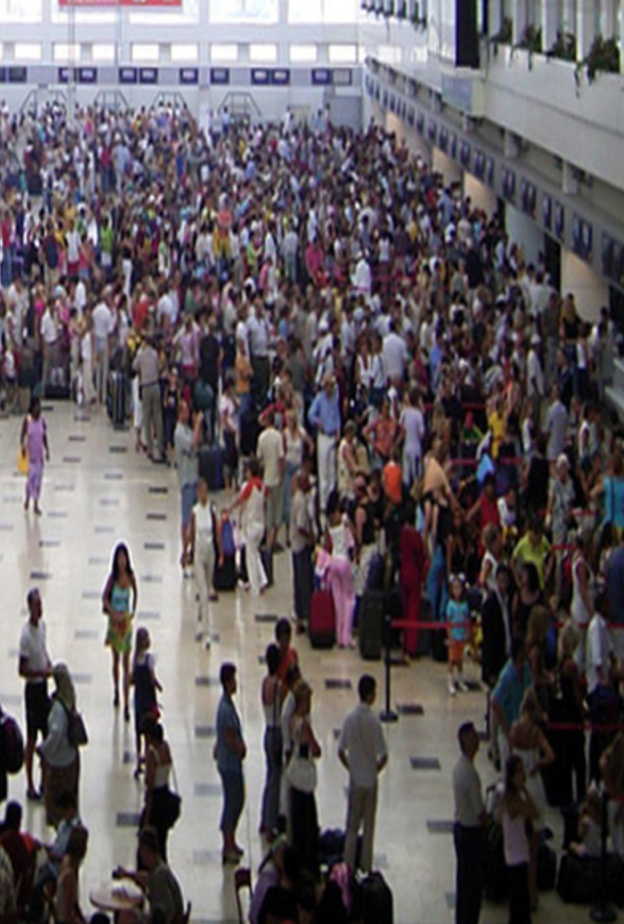 المطارات غالبا مزدحمة في العطلات