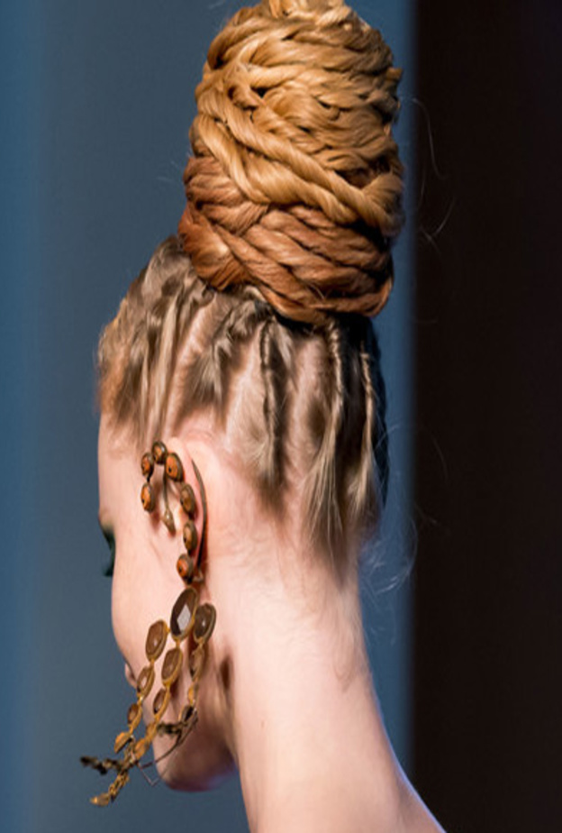 العناية بالشعر مع الجدايل