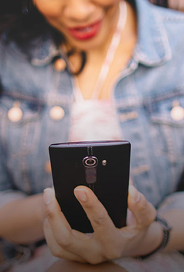 من تختار ! صديقك أم هاتفك الذكي ؟