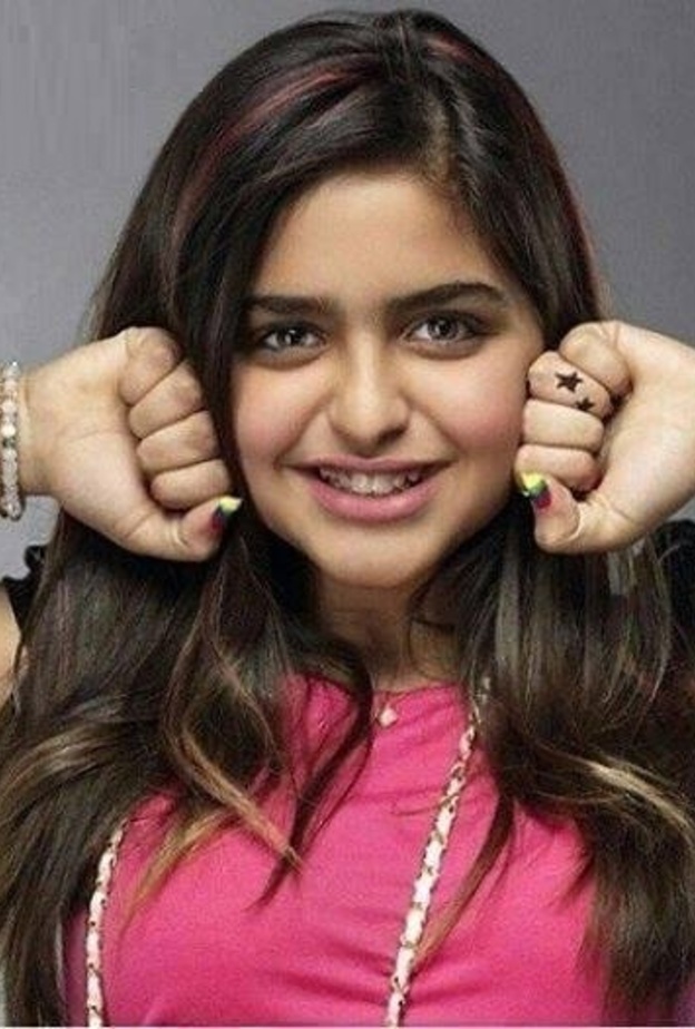 حلا الترك تعود لوالدتها