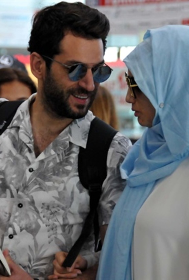 مراد يلدريم وزوجته