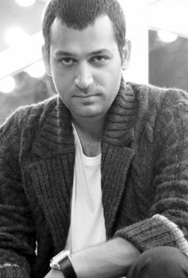 مراد يلديرم يدعم أبطال مسلسل السلطنة كوسيم