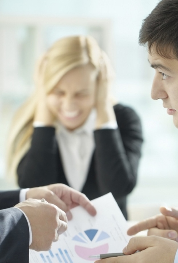 كيف تتعامل مع زميل عمل غير محتمل؟