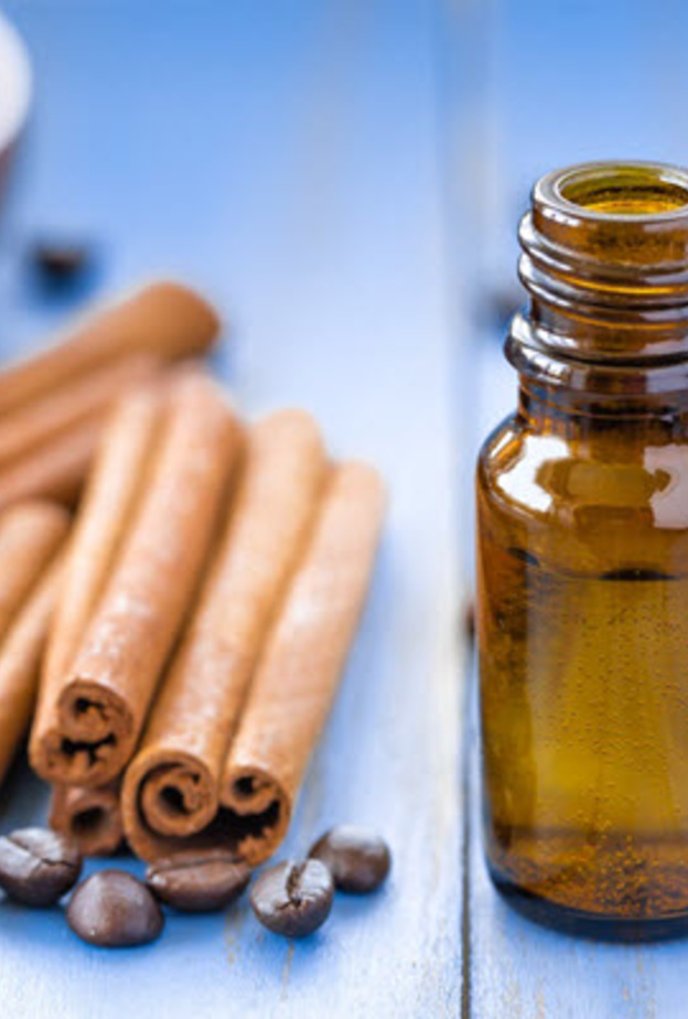 فوائد صحية و جمالية لزيت القرفة