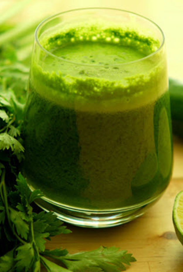 عصير البقدونس يساعد في حرق الدهون وإنقاص الوزن