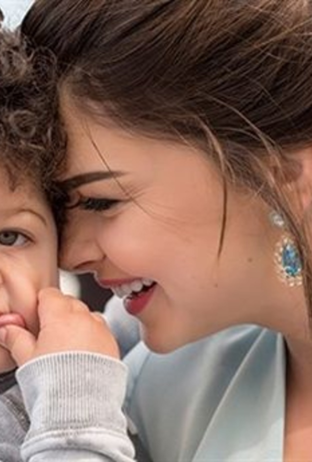 بيلين كارهان وابنها