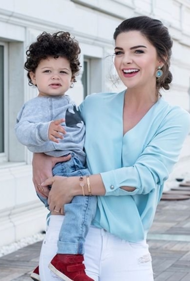 بيلين كارهان وابنها علي دمير