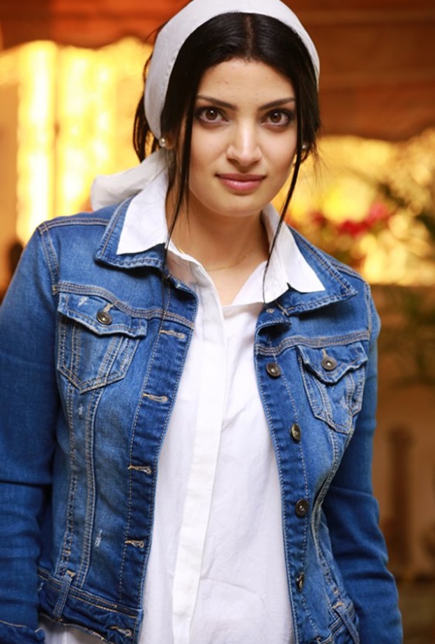 الفنانة السعودية يامور