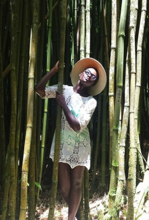 Lupita Nyong في رحلة استكشاف بين الأدغال