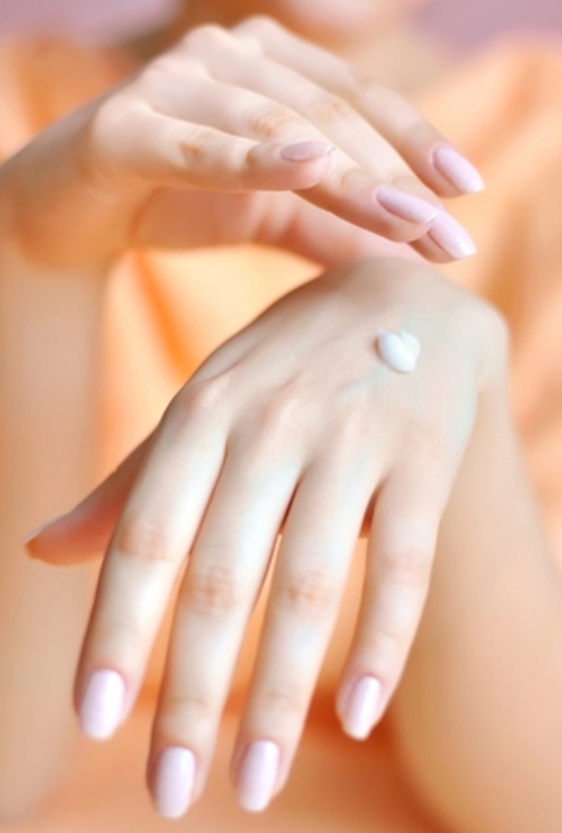 يدين ناعمتين