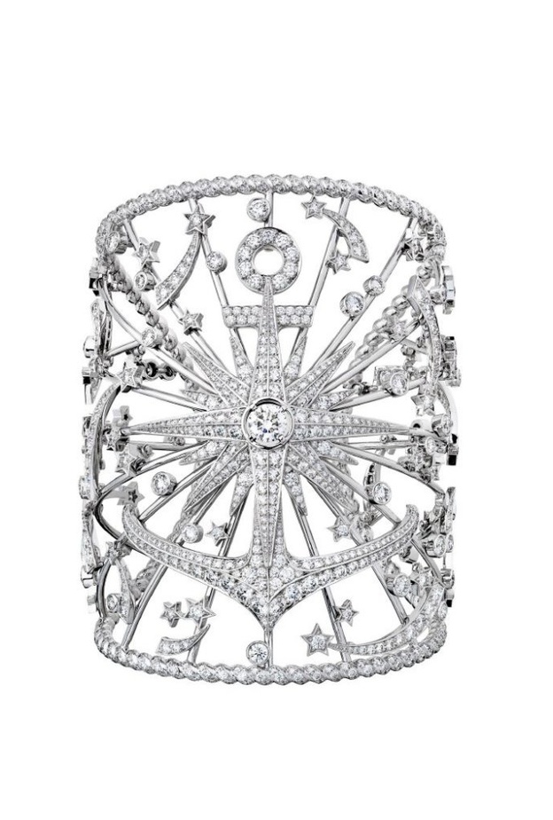 أقراط جاكوب آند كو من الذهب الأبيض والماس