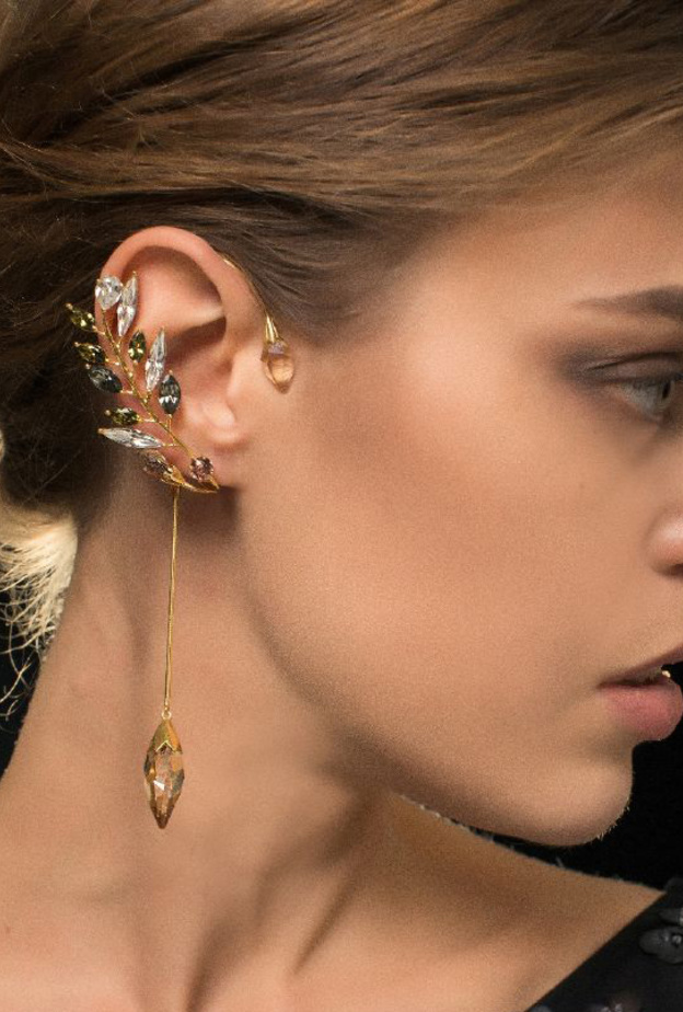 اقراط عصرية و مميزة للعروس مستوحاة للعروس من دار فينيتا مايكل