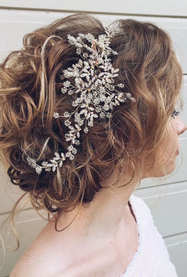 التاج الملكي من اوليانا استر يتوج تسريحة شعرك و إطلالتك في يومك الكبير