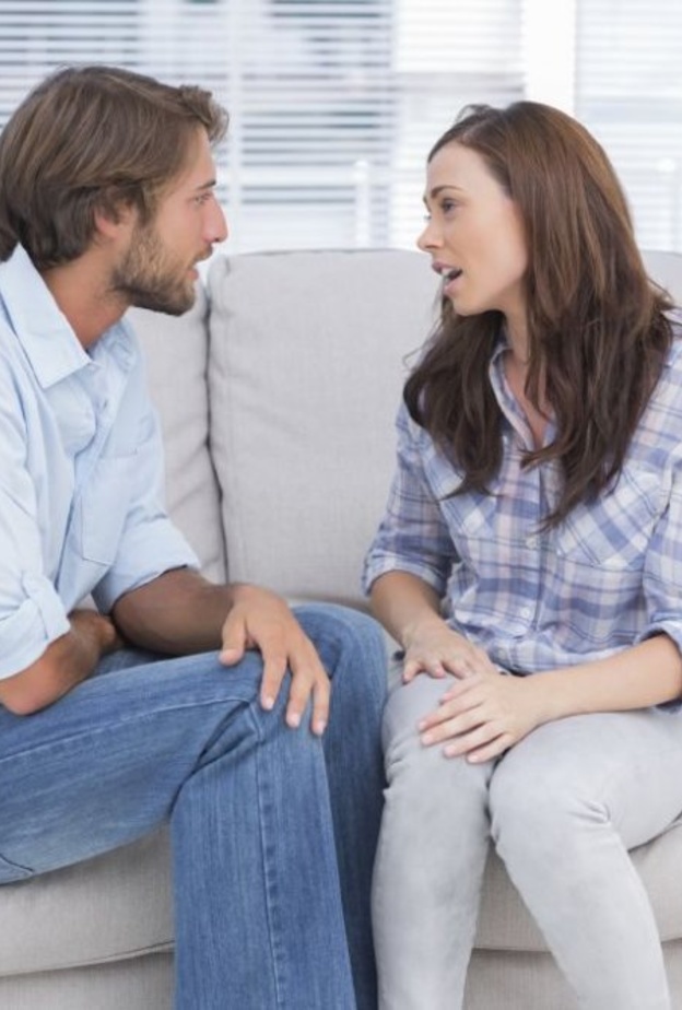 التودد للزوج باللمسات والحديث الهادئ للمصالحة الحميمية 